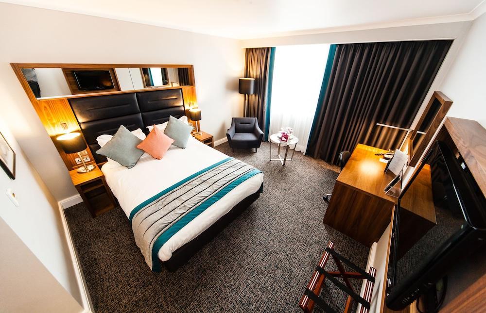 Crowne Plaza Leeds By Ihg Hotel Exterior photo