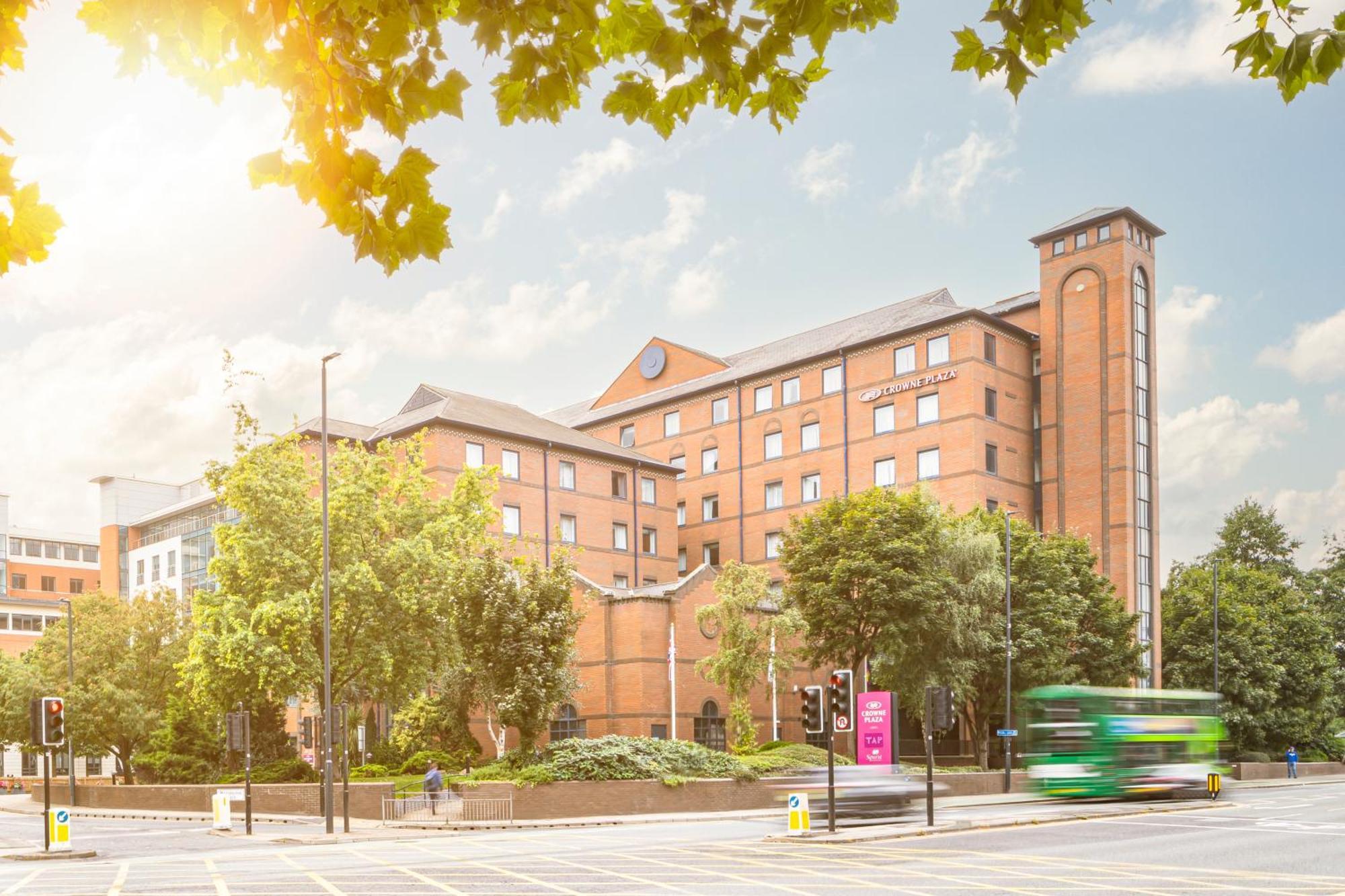 Crowne Plaza Leeds By Ihg Hotel Exterior photo