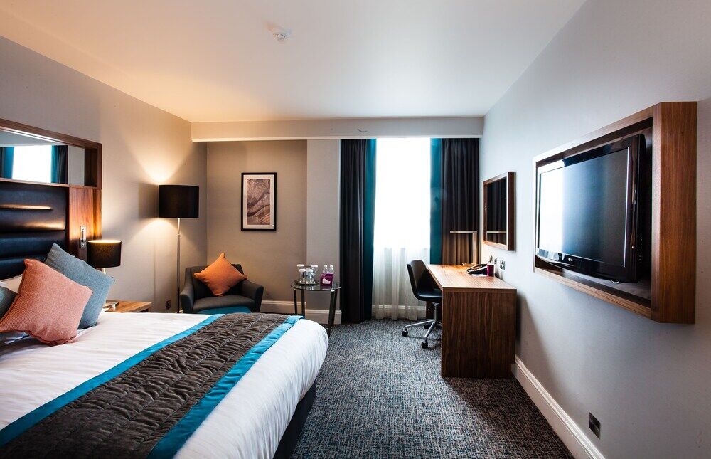 Crowne Plaza Leeds By Ihg Hotel Exterior photo